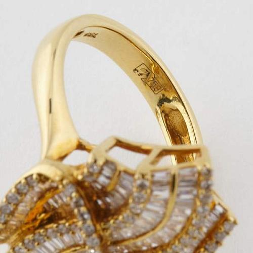 Комплект: серьги и кольцо с бриллиантами