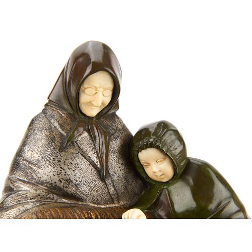 Скульптура «Бабушка и внучка»
