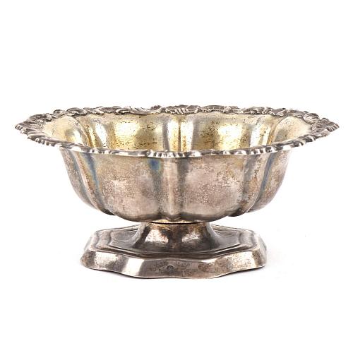 Вазочка с завитками по борту