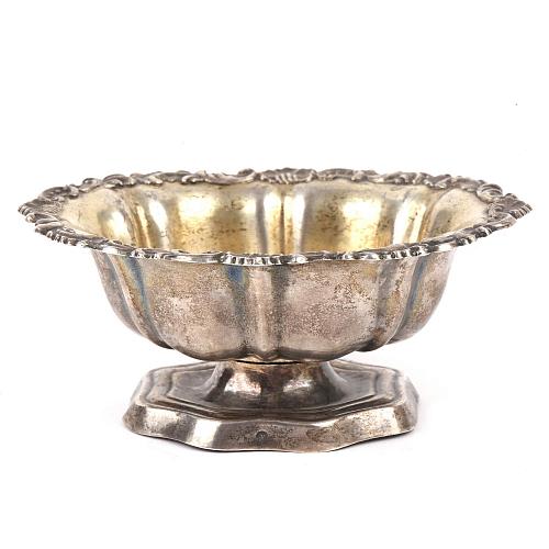 Вазочка с завитками по борту