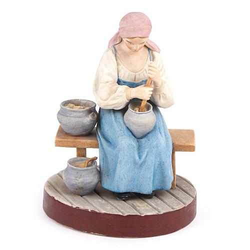 Скульптура "Крестьянка, сбивающая масло"