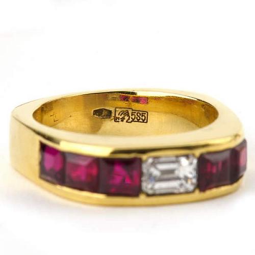 Комплект: кольцо и серьги с бриллиантами и рубинами