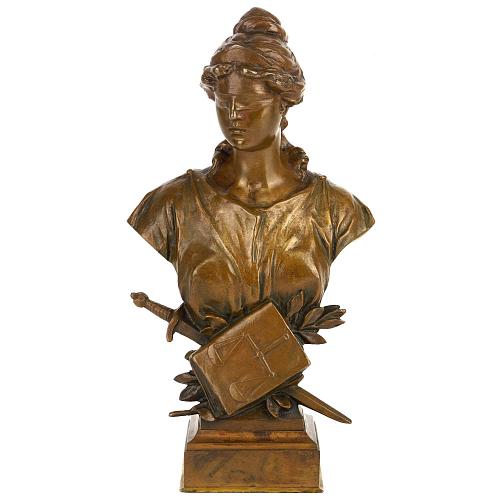 Скульптурный бюст «Фемида».