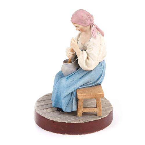 Скульптура "Крестьянка, сбивающая масло"