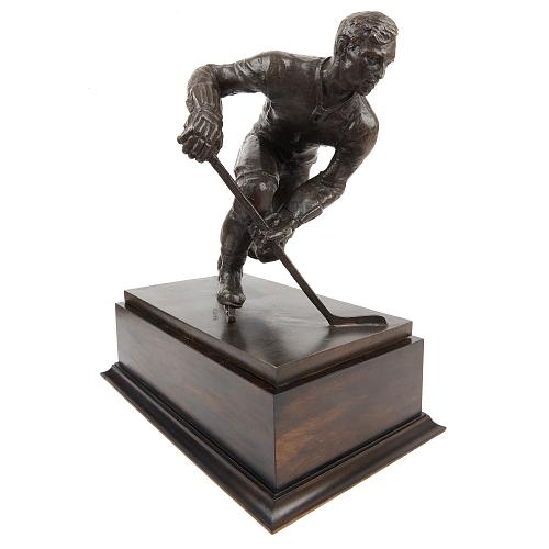 Скульптура "Хоккеист"