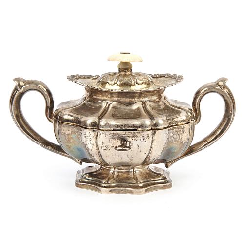 Сахарница с замочком.