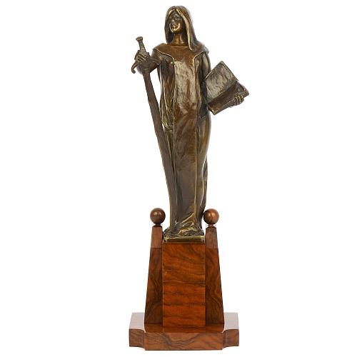 Скульптура «Фемида» ( Юстиция )